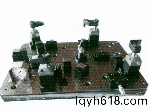 齒輪室(shi)罩蓋(gai)液壓(ya)裌具